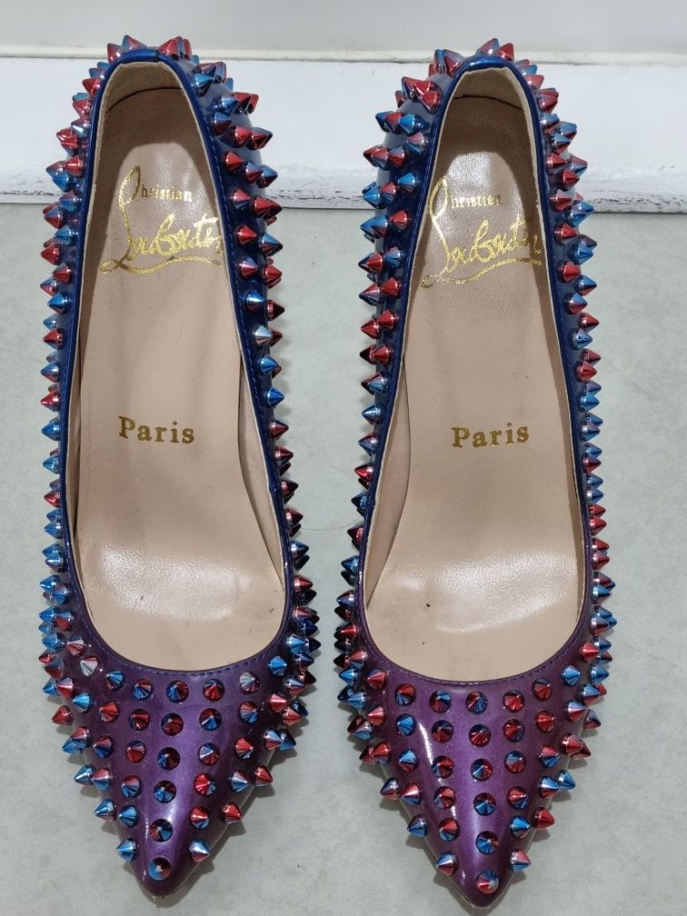 Vand pantofi cu toc marca  CHRISTIAN LOUBOUTIN