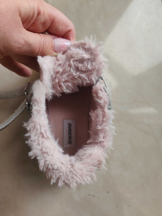 Vând ghete marimea 24