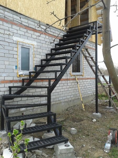 Изготовление дизайнерских лестниц