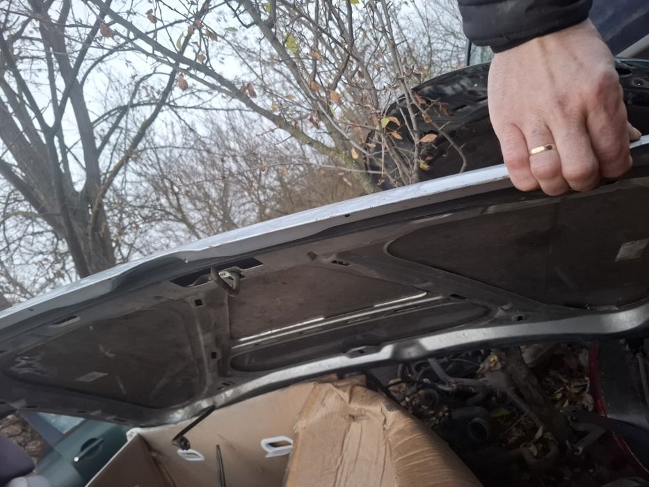 Vand capota motor gri golf 4 buna fara rugina