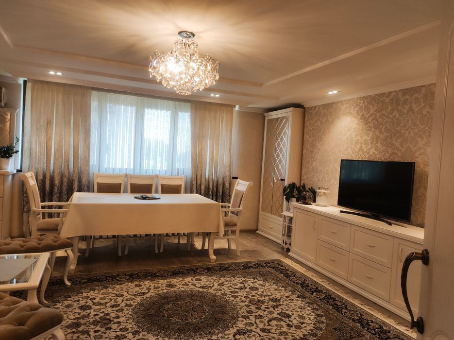 Продаётся квартира по улице Бабура 6ти комнатная