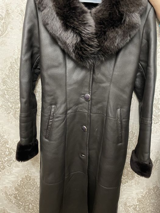 Зимнее пальто из натуральной кожи с мехом