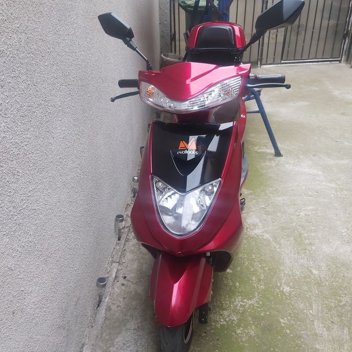 Scuter electric arată și funcționează perfect