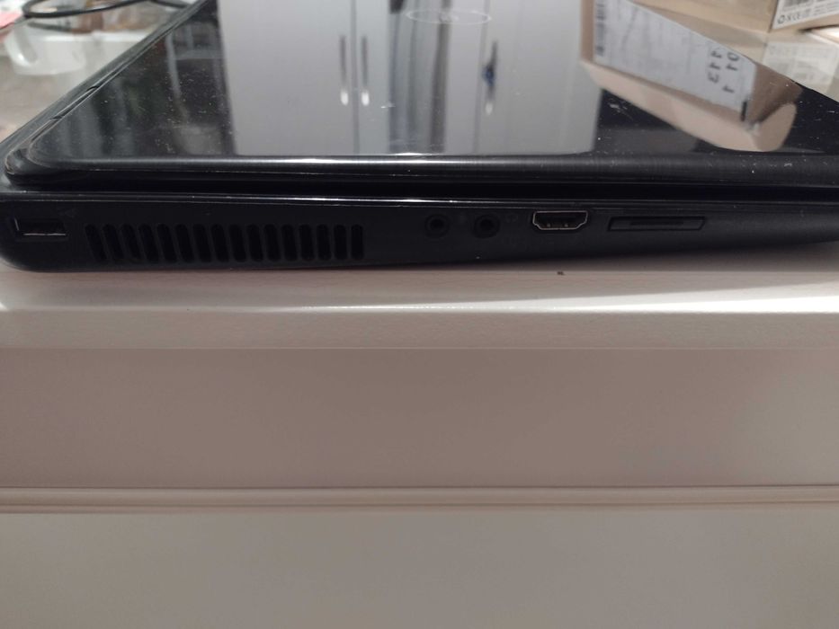 Лаптоп 17 Инча Dell Inspiron N7010 4GB RAM 600GB HDD Нова Батерия