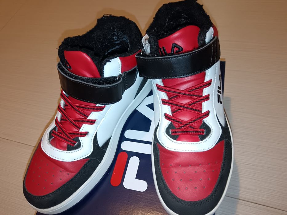 Есенно-зимни юношески сникърси Fila