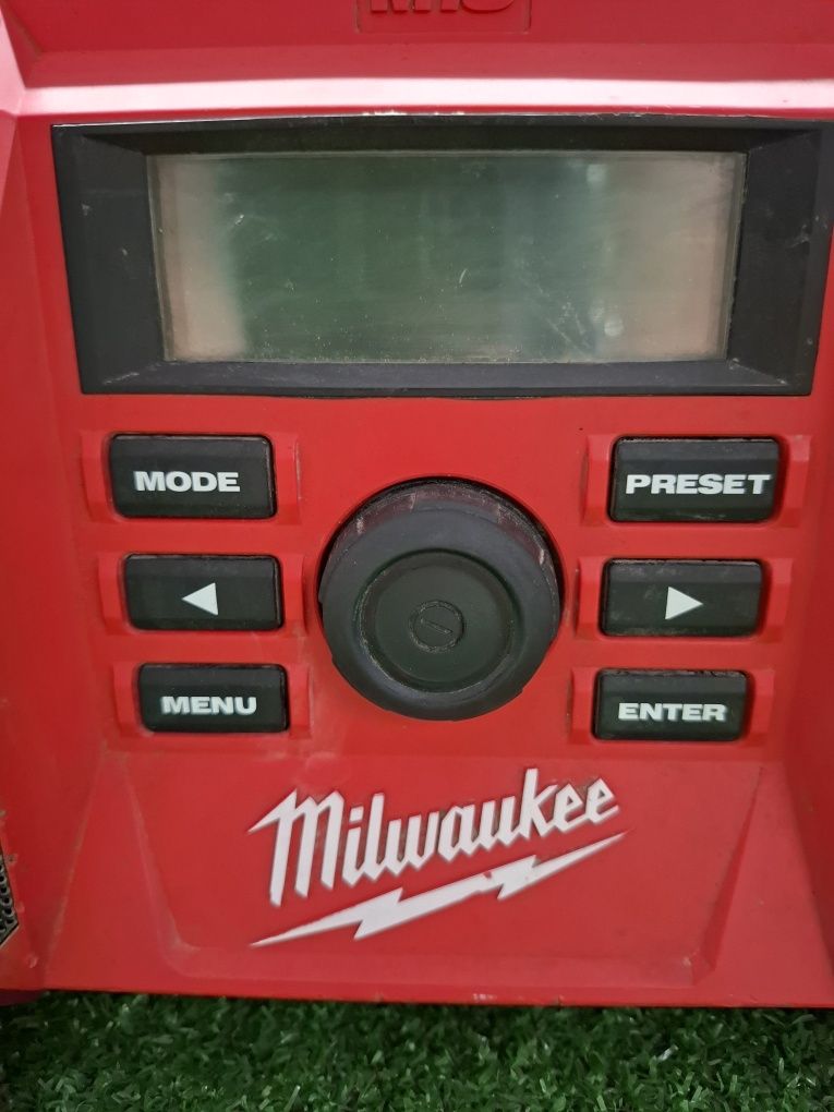 Радио на Milwaukee M18JSRDAB+