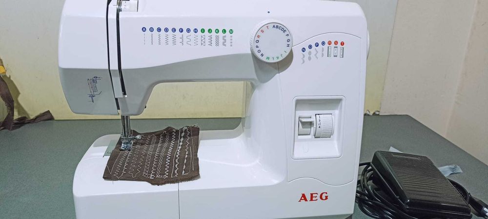 Masina de cusut electrica Aeg