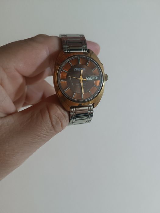 Срочно продам часы Слава  AUI