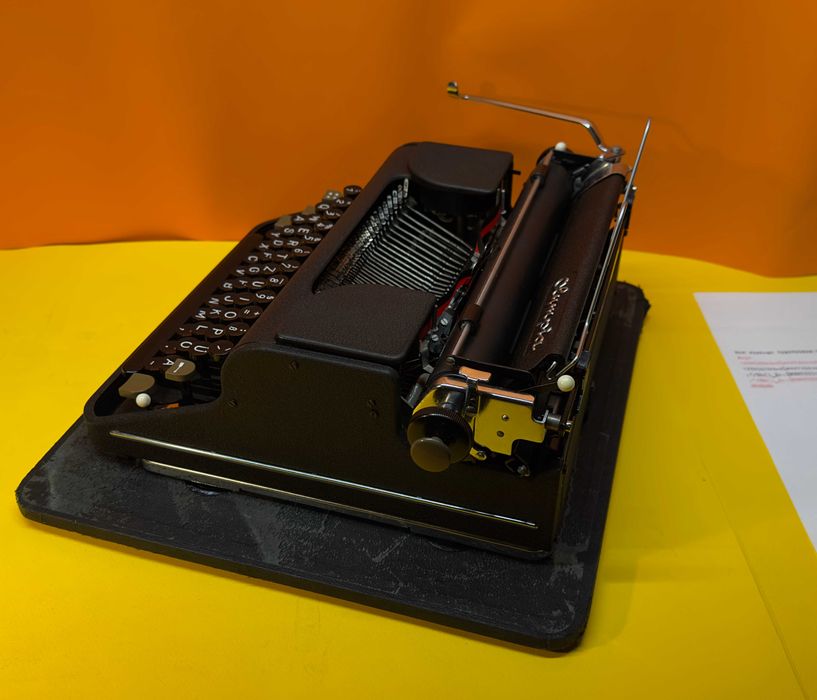 Пишеща Машина Olympia Латиница Топ Състояние Обслужена 1940 Година !