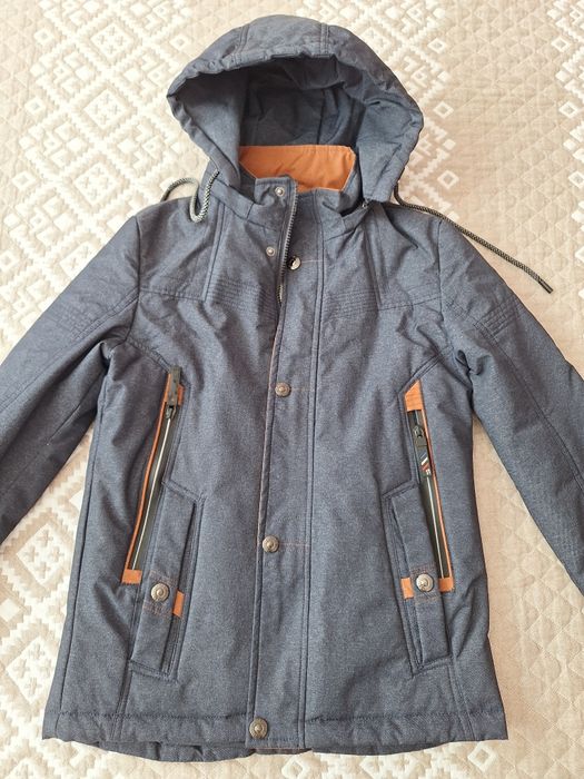 Продам осеннюю куртку для мальчика