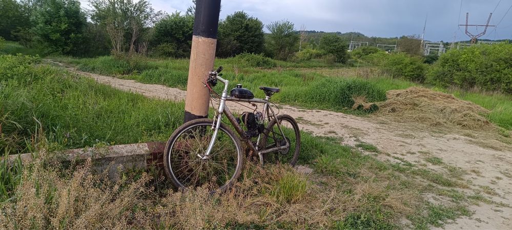 Vând bicicletă cu motor