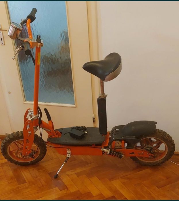 Vând trotinetă electrică