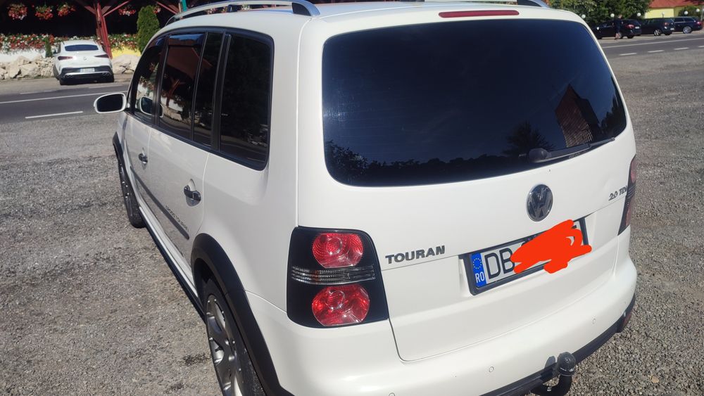 Touran Cross motor:2.0 tdi.