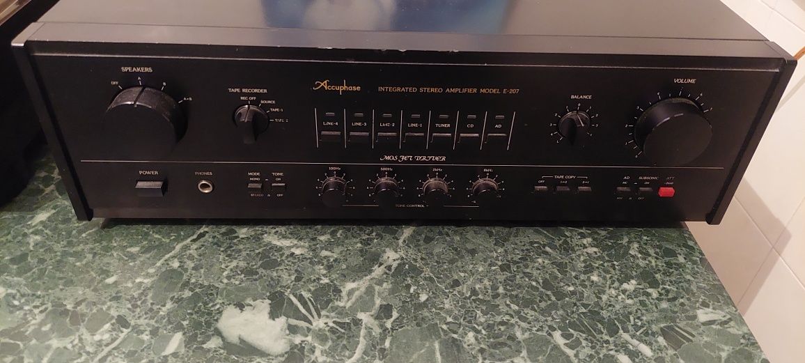 accuphase e 207  amplificator high end japan