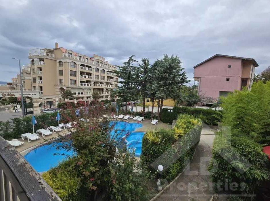 Двустаен апартамент в комплекс на втора линия от морето в р-н Кабакум