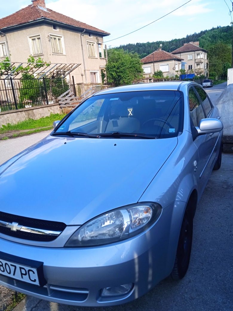 Шевролет лачети.