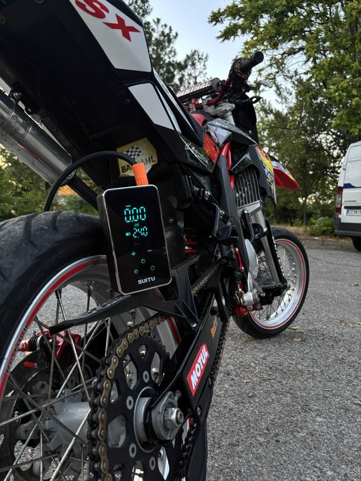 Мини Компресор за Автомобили и Мотоциклети