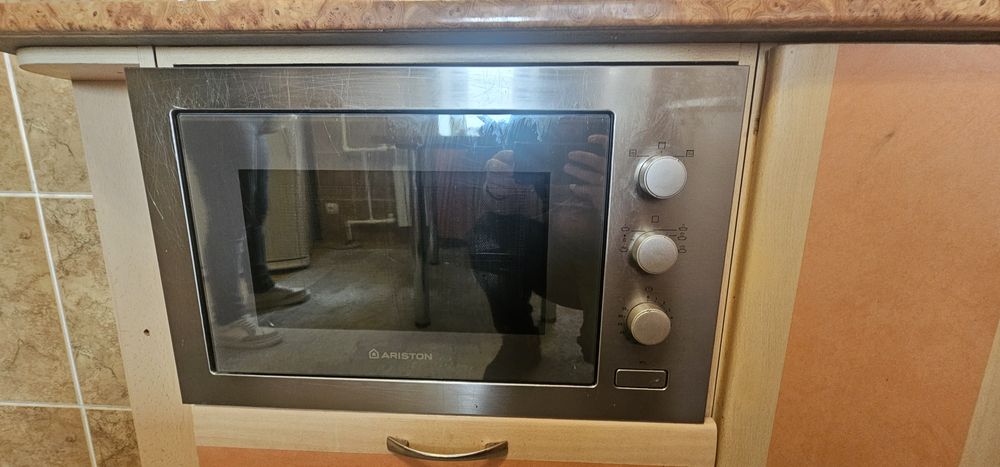 Продам б/у встраиваемую микроволновую печь