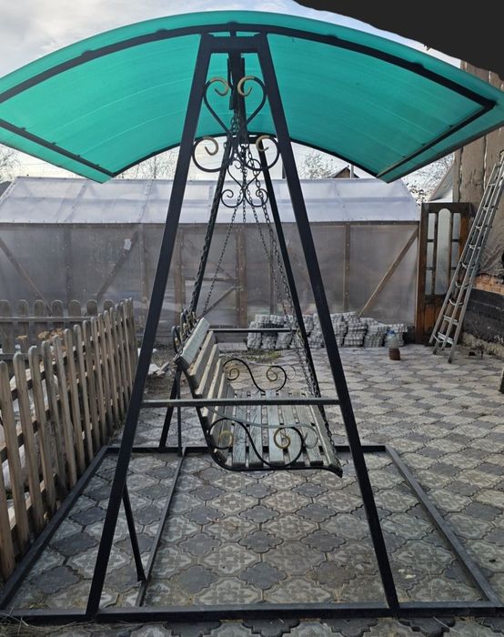 Качель с элементами ковки