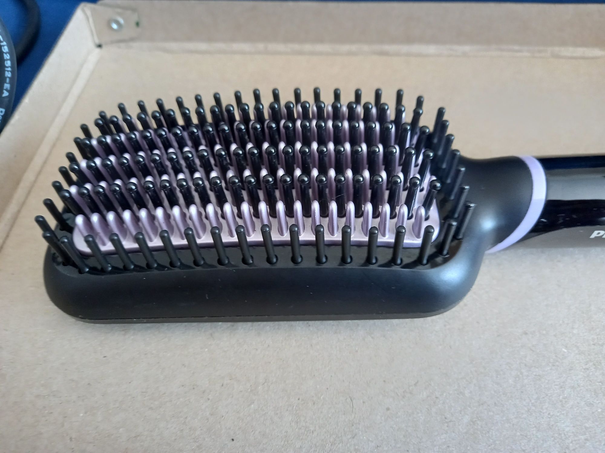 Philips изправяща четка за коса StyleCare Essential BHH880/00