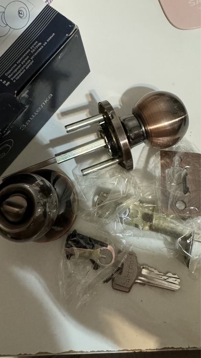 Ручка с замком и ключами