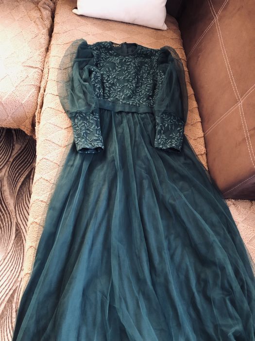 Официална рокля М рр, носена е веднъж.