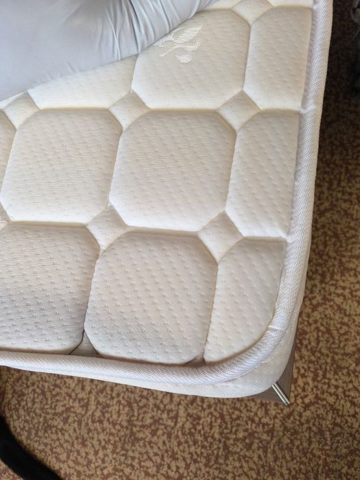 Продам новый матрас с кроватью