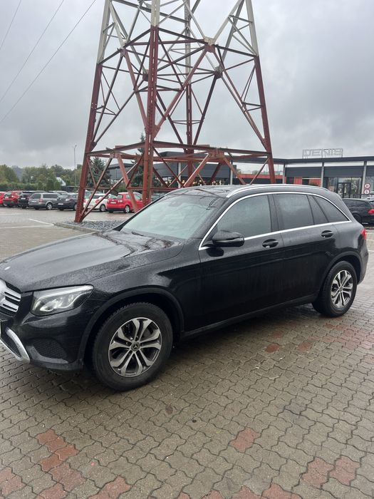 MB GLC 250 2017 si E 220 2016