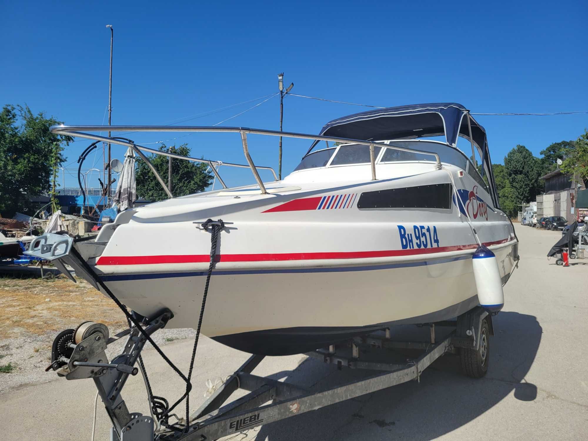 Продавам моторна яхта BAHIA 2001