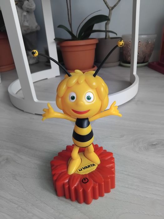 Lampa de veghe, albinuta Maya