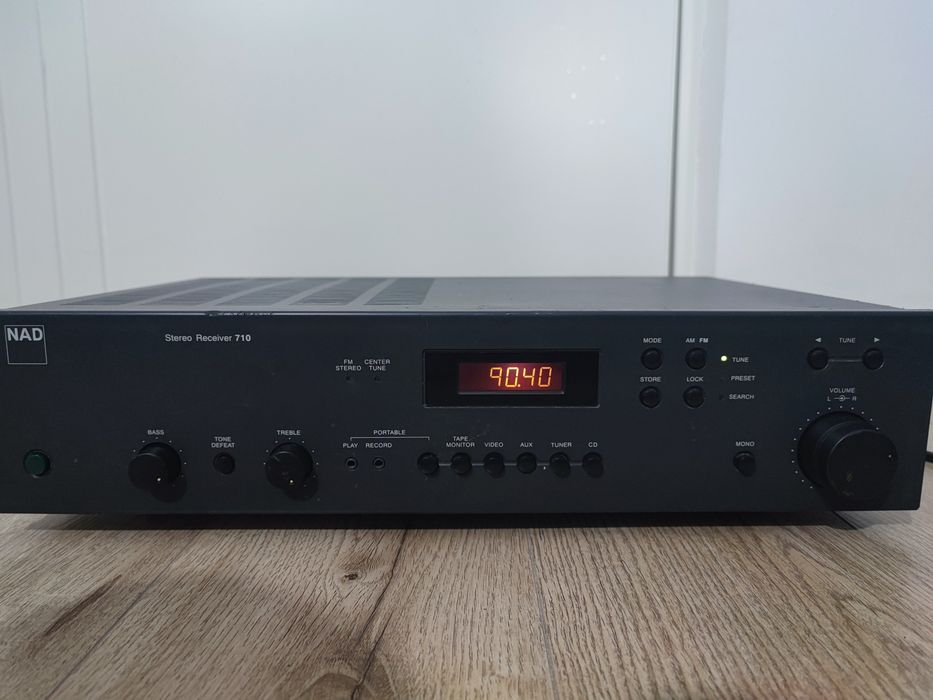 Amplificator NAD 710 amplituner statie