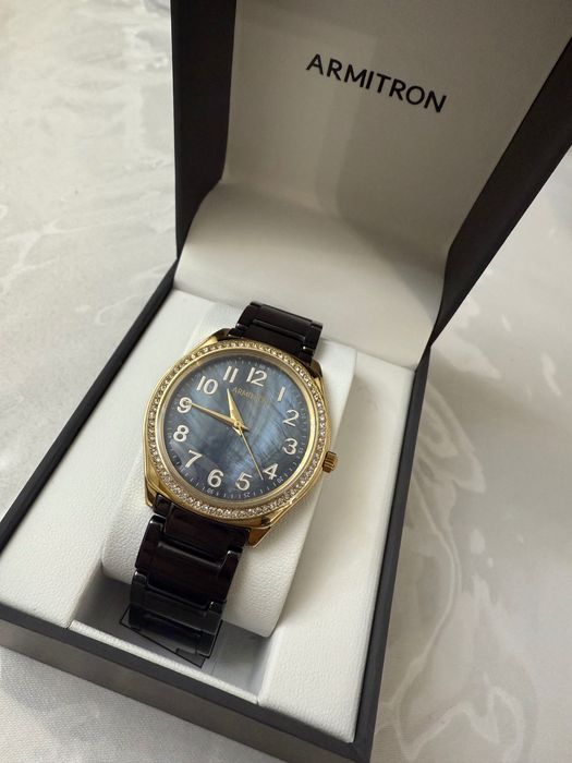 Женские часы Armitron