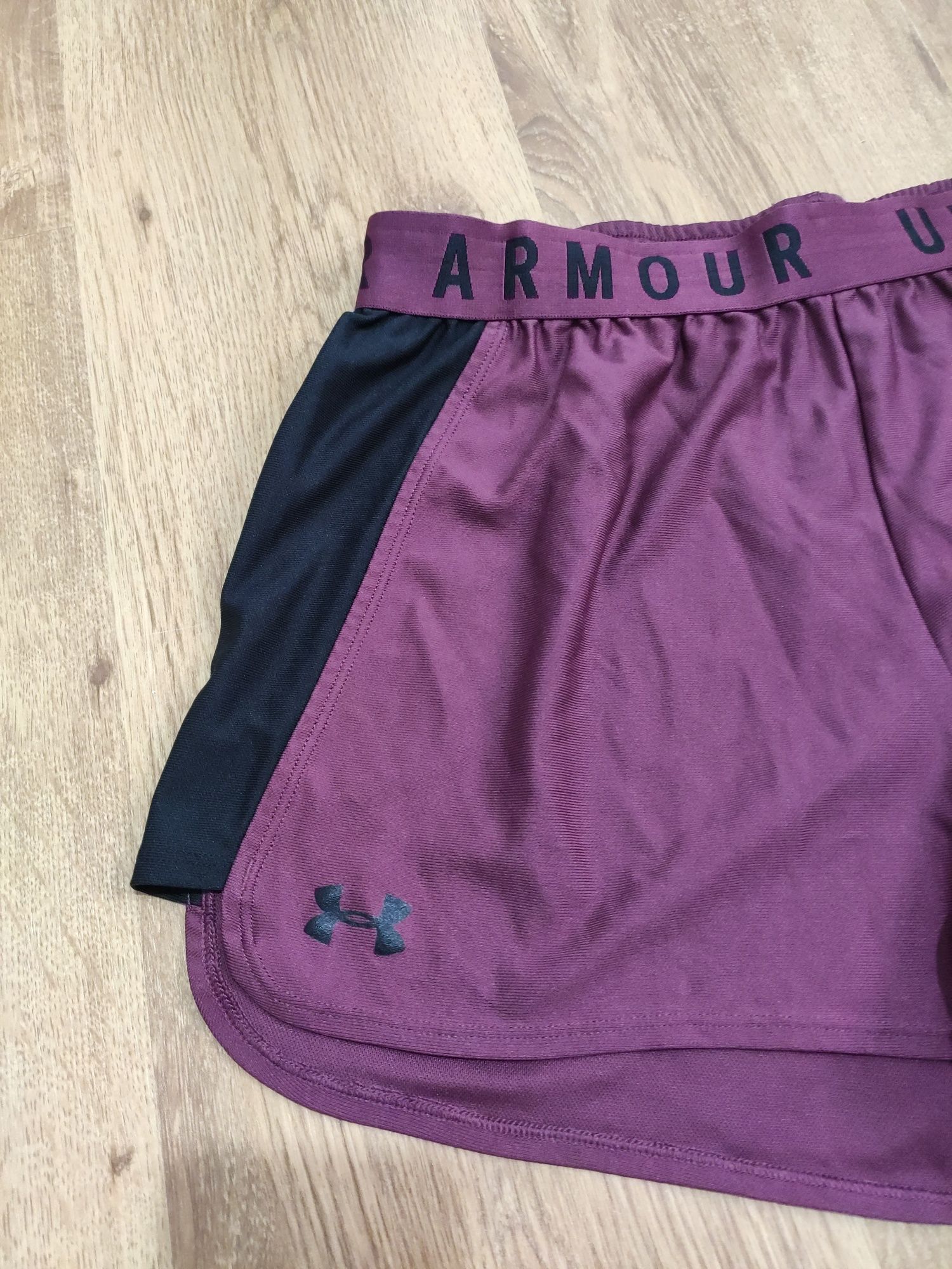 Pantaloni scurți de damă Under Armour mărimea L