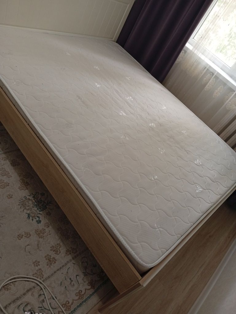 Срочно продам кровать двухспальная
