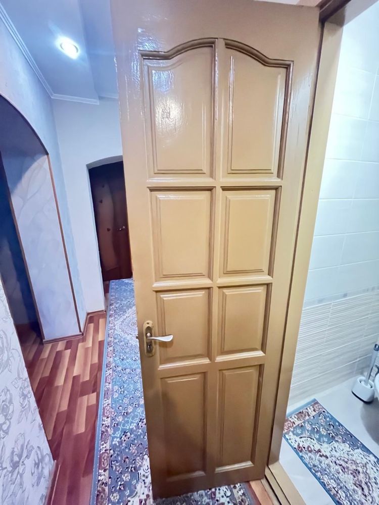 дверь в ванную и туалет