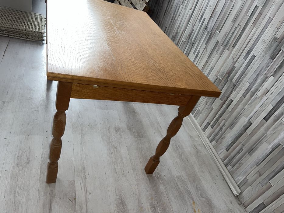 Разтегателна трапезна маса