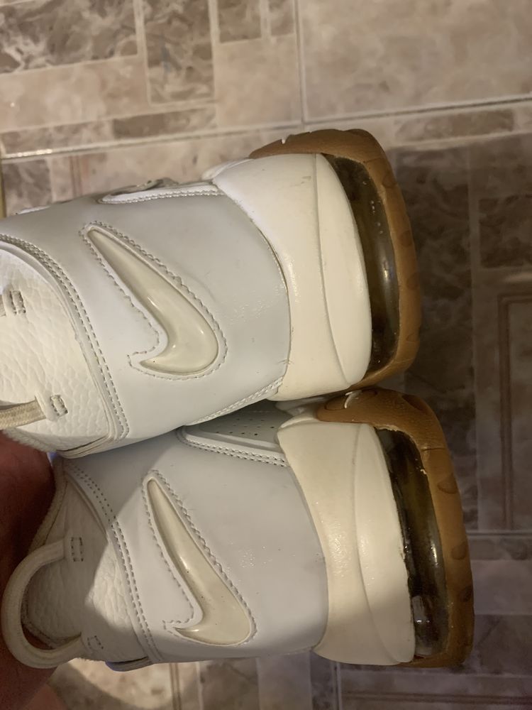 Nike air Uptempo White Gum purtati de 3 ori