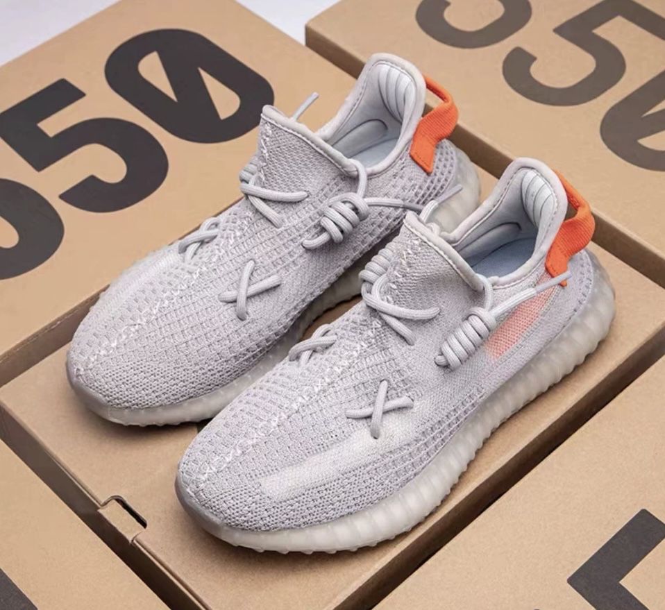 Adidasi yeezy - boost moale