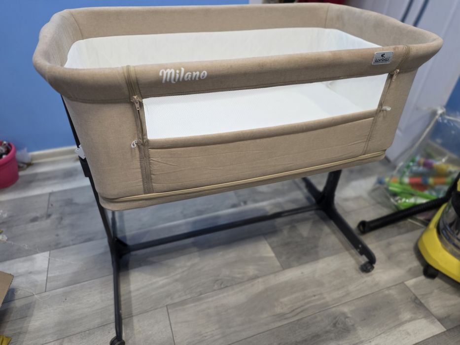 Бебешко next to me