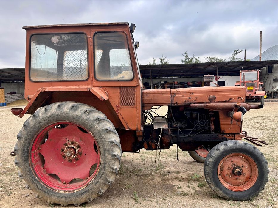 Vând tractor U650