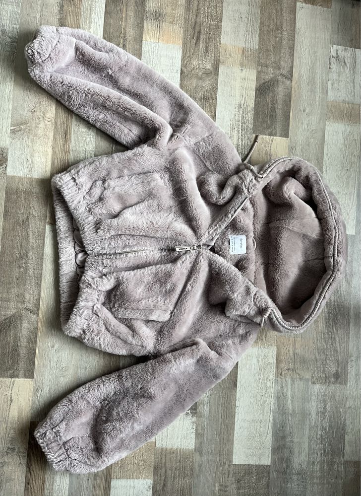 Късо зимно яке Bershka
