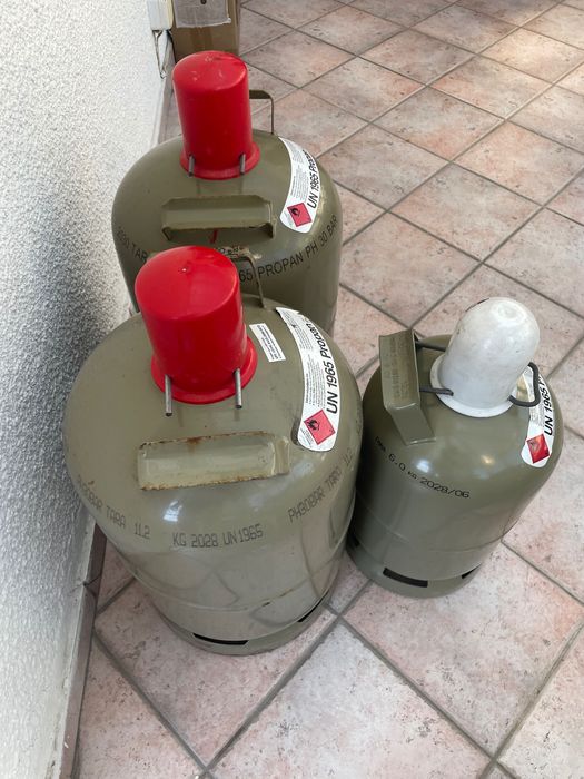 Немски Газови Бутилки празни две 11 л.И една 5 литрова. Малко ползвани