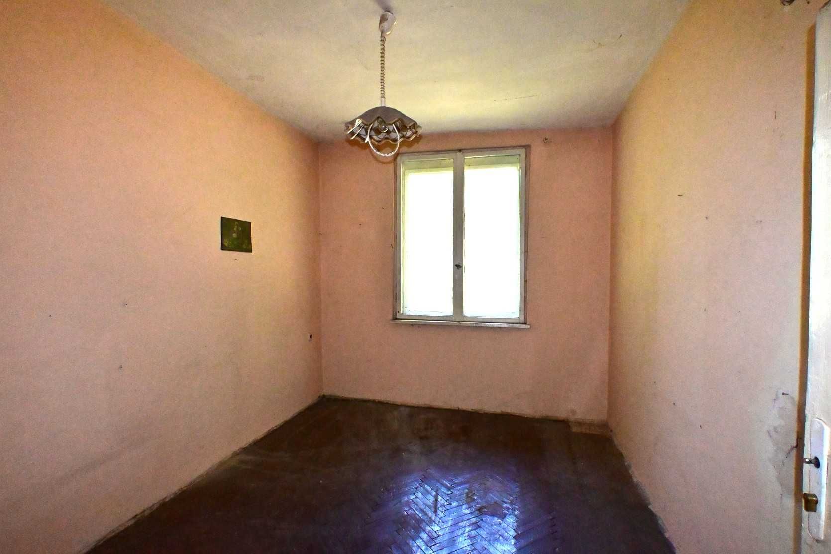 Двустаен апартамент в гр. Перник, кв. Изток,