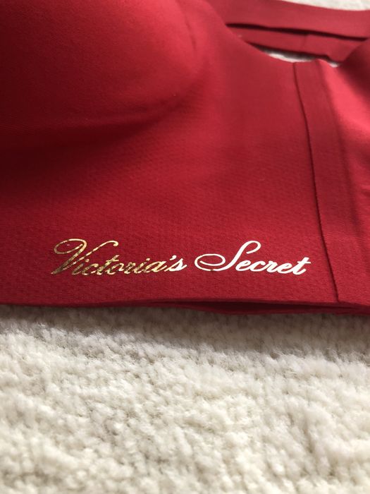 Victoria’s Secret bustiera noua, fina, fara cusaturi