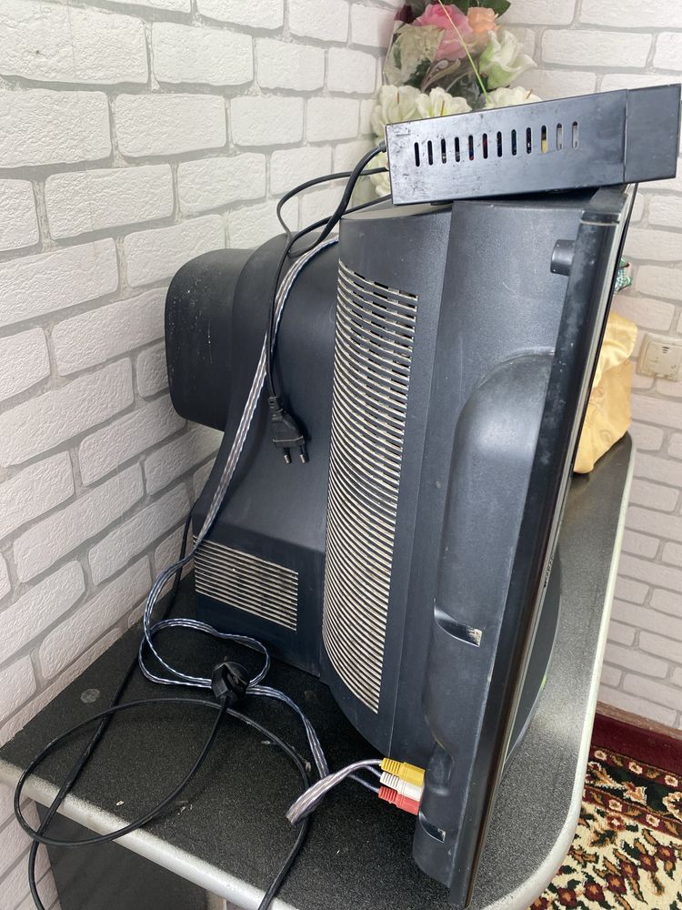 Roison rangli televizor. Rusumi PF-21C300