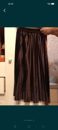 Продаётся новая плиссированная юбка размеры 44-46 очень удобная сейчас