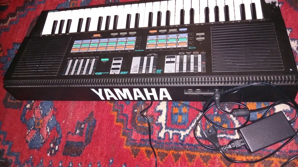 Синтезатор YAMAHA PSS-470.