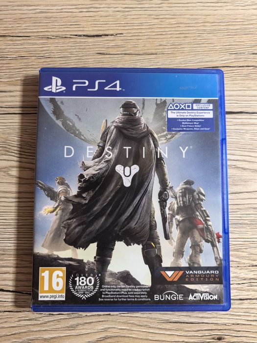 Consola PS 4 + 6 jocuri