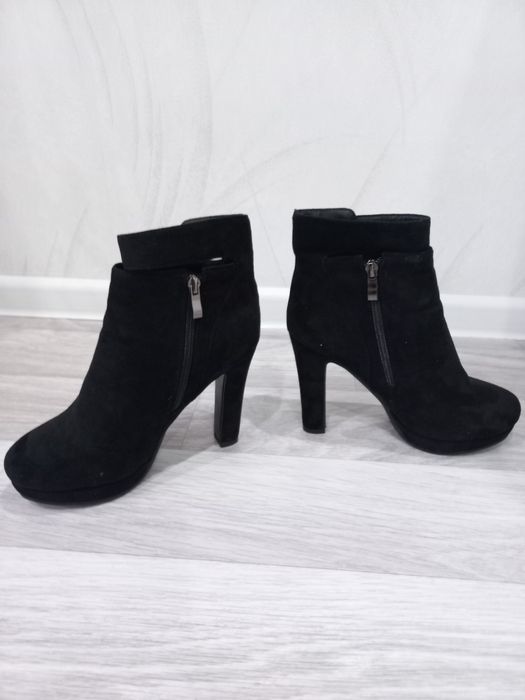 Женские замшевые сапоги