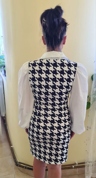 Rochie Pepit cu mâneci lungi